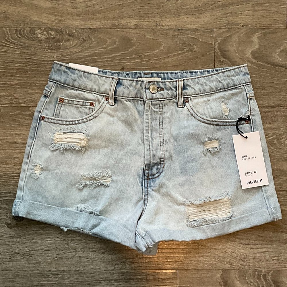 NWT Forever 21‎ Girlfriend Shorts Distressed Blue Jean Denim Women’s Size 26 New